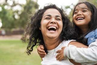 Estudio revela a qu&eacute; edad somos m&aacute;s felices