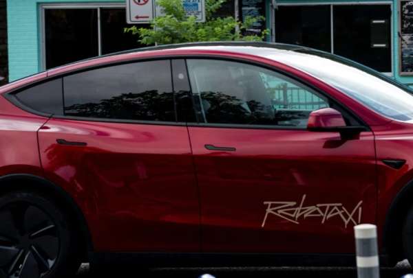 Tesla viaja en el futuro con los robotaxis que no necesitan conductor.