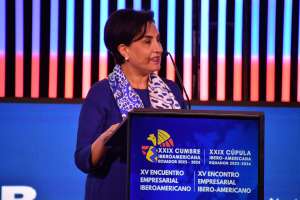 La canciller Gabriela Sommerfeld dio la bienvenida a empresarios iberoamericanos que buscan oportunidades de inversi&oacute;n en la Cumbre Iberoamericana.