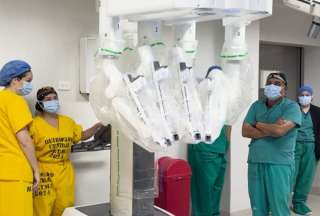Hospital Teodoro Maldonado Carbo rompe r&eacute;cord tras realizar 285 cirug&iacute;as con el robot Da Vinci
