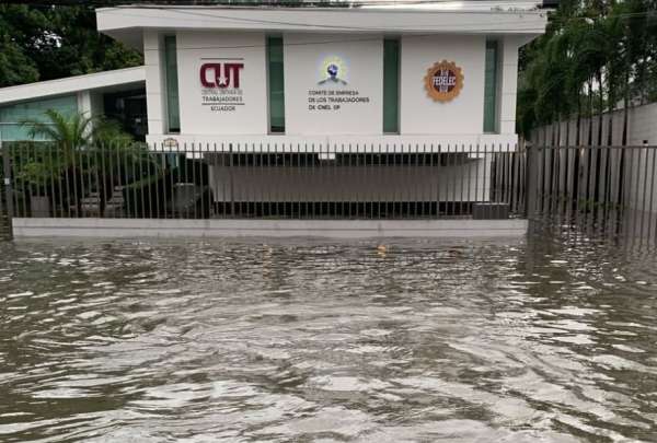 Varias partes de la ciudad amanecieron inundadas.
