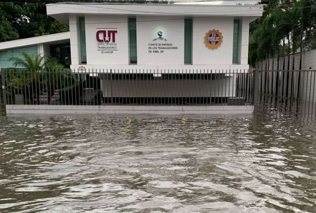 Varias partes de la ciudad amanecieron inundadas.