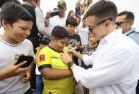 El presidente Daniel Noboa dio detalles sobre la rehabilitaci&oacute;n del Estadio Pampas Coloradas, en Gal&aacute;pagos.