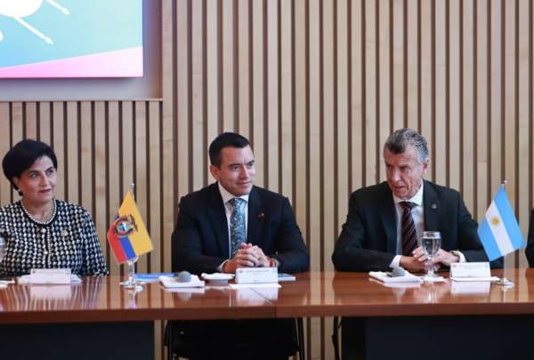 Daniel Noboa present&oacute; a empresarios argentinos la oferta exportable del Ecuador. 