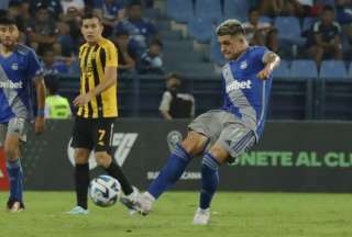 Diego Garc&iacute;a seguir&aacute; en Emelec por seis meses m&aacute;s