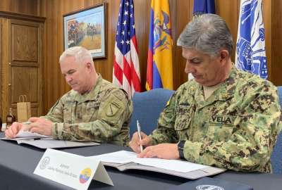 Jefe del Comando Conjunto de las FF.AA. de Ecuador se reuni&oacute; con militares de Estados Unidos
