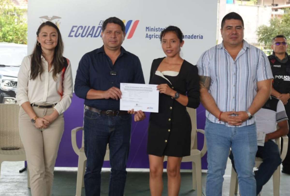 Ministro Danilo Palacios entrega equipos, insumos y certificados para transformar el agro de Pastaza