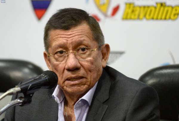 Carlos Villac&iacute;s reconoce que mantener a Gustavo Quinteros fue el 'peor error de su vida'