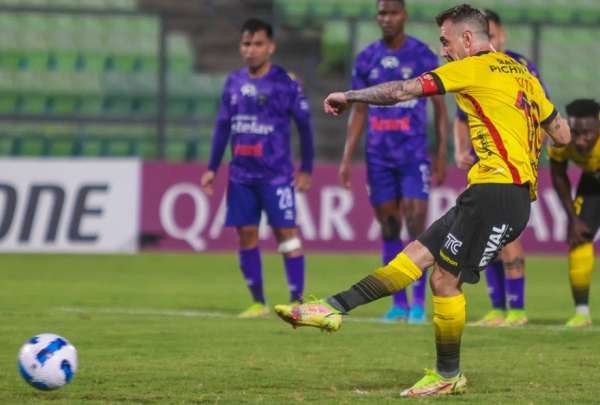 Dami&aacute;n D&iacute;az igual&oacute; el marcador de penal, al final del primer tiempo