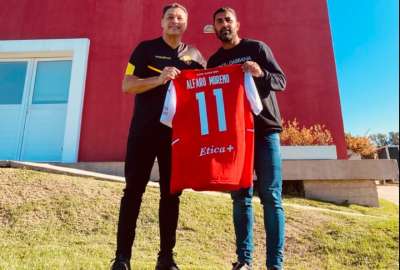 Independiente de Avellaneda entreg&oacute; una camiseta a Carlos Alfaro Moreno