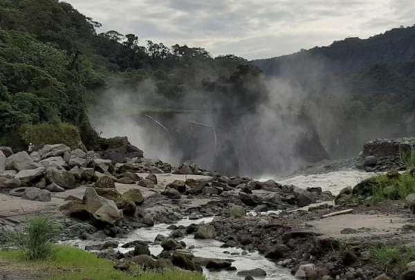 Los trabajadores efectuaban labores de mantenimiento en el oleoducto, tras erosi&oacute;n en el r&iacute;o Coca.