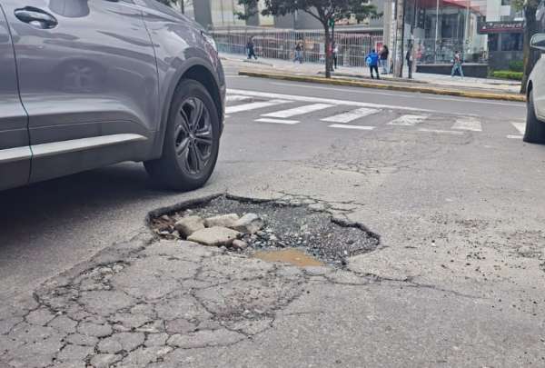 Baches en Quito reflejan el deterioro de la red vial&nbsp;de&nbsp;la&nbsp;ciudad.