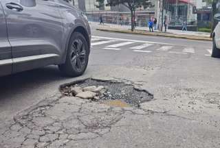 Calles en crisis: Quito se hunde entre&nbsp;baches