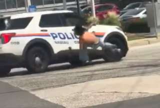 Mujer que bland&iacute;a un arma en Nueva York fue arrollada por una patrulla