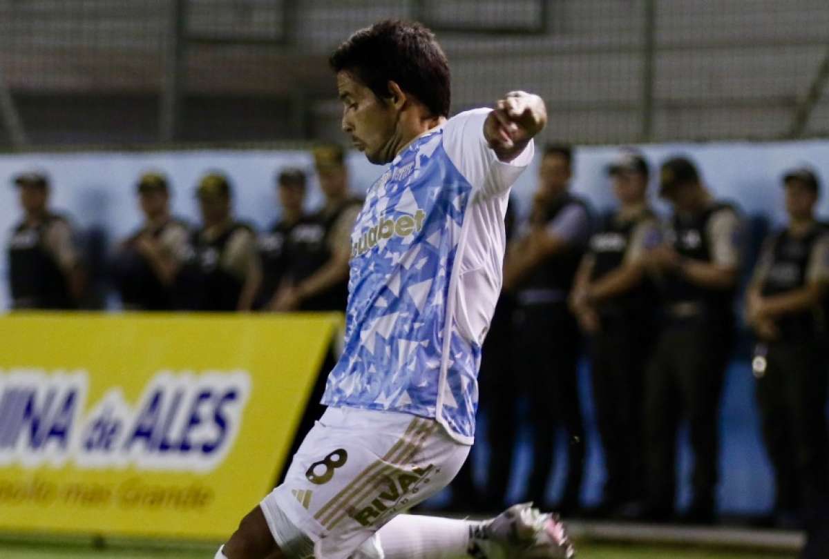 El Nacional y Aucas empatan sin goles mientras Emelec rompe su racha sin victorias.