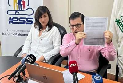 Nathaly L&oacute;pez en rueda de prensa