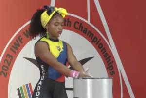 J&eacute;ssica Palacios se adjudic&oacute; tres medallas de plata en el Mundial Prejuvenil de pesas