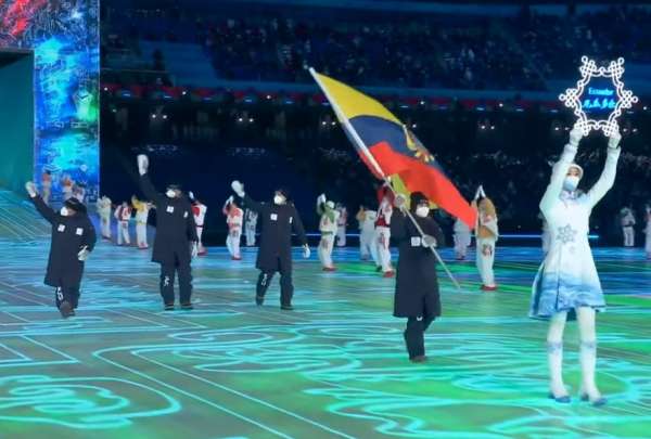 Sarah Escobar desfil&oacute; con la bandera del Ecuador en los Juegos Ol&iacute;mpicos de Invierno