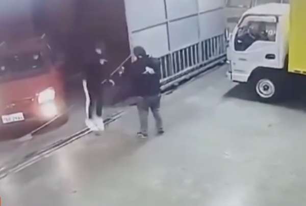 Tres camionetas robadas y diez veh&iacute;culos fueron desvalijados dentro de un parqueadero en el Comit&eacute; del Pueblo.