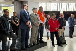 Candidatos y representantes recorren las instalaciones de Ecuador Tv previo al Debate Presidencial 2025