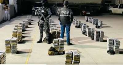 La Polic&iacute;a Nacional hall&oacute; 1000 paquetes de coca&iacute;na en un tanquero abandonado.