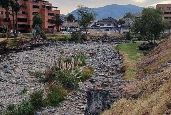 Los cuatro r&iacute;os de Cuenca presentan niveles hist&oacute;ricamente bajos debido a la sequ&iacute;a que atraviesa el pa&iacute;s.