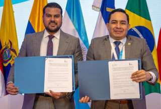 Senae firma acuerdo con Aduana de El Salvador