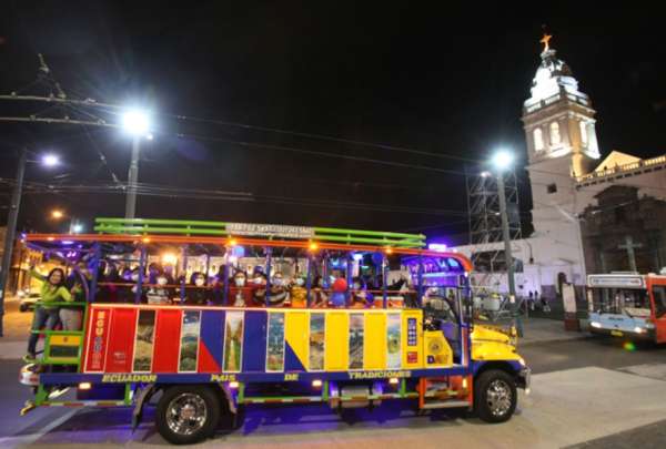 Consumir alcohol en las chivas est&aacute; prohibido, en Quito.