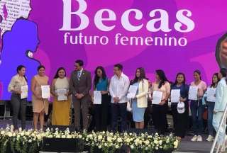 Reactivaci&oacute;n tur&iacute;stica, becas y reconocimientos: los anuncios del Gobierno en las fiestas de Guayaquil