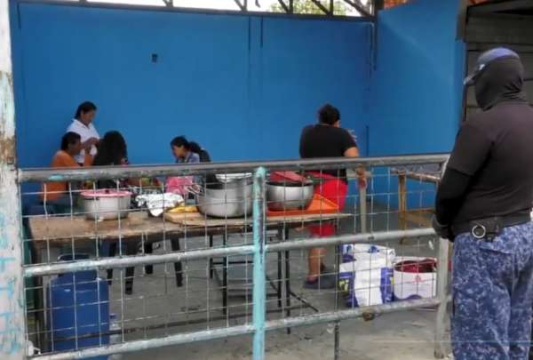 El Municipio de Guayaquil y la Polic&iacute;a Nacional realizaron un operativo para recuperar el espacio p&uacute;blico en el acceso a la Penitenciar&iacute;a del Litoral.