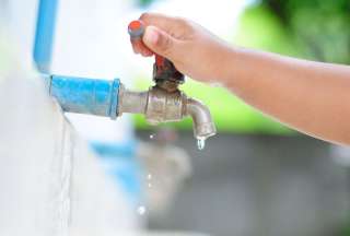 El agua a&uacute;n no se restablece al 100% en el sur de Quito: &iquest;C&oacute;mo ahorrar el l&iacute;quido?