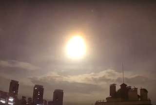 Bola de luz ilumin&oacute; el cielo de Kiev