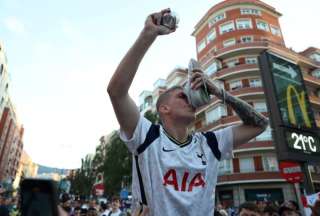 Enfrentamientos entre hinchas del Tottenham y Manchester United