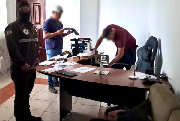 En allanamientos, la Polic&iacute;a Nacional detuvo a 16 personas en Portoviejo, Chone, Pedernales y Bol&iacute;var. 