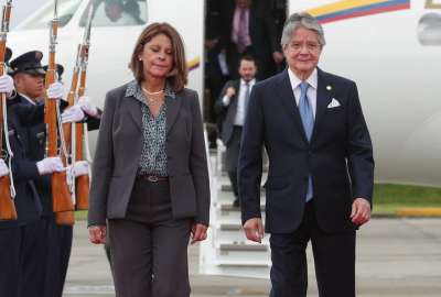 Guillermo Lasso y Gustavo Petro mantienen su primera reuni&oacute;n