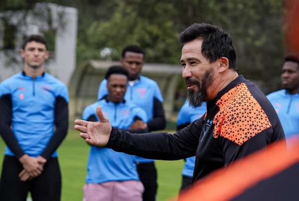 Pablo S&aacute;nchez empieza a dibujar su equipo