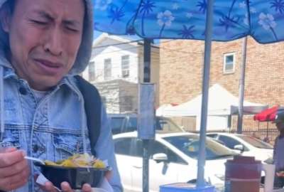 El migrante llor&oacute; tras probar el cevichocho