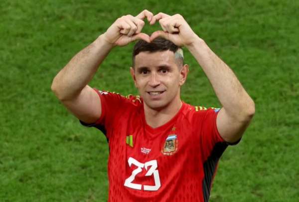 El 'Dibu' Mart&iacute;nez mira como algo positivo el favoritismo de Francia en la final.