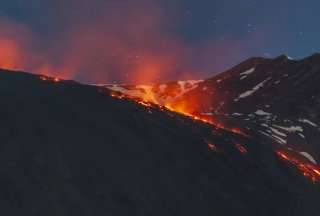 El volc&aacute;n Etna entr&oacute; en erupci&oacute;n y dej&oacute; im&aacute;genes impresionantes