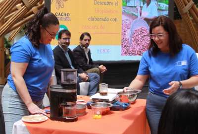 M&aacute;s de 500 familias esmeralde&ntilde;as, productoras de cacao y sus derivados, comercializar&aacute;n sus productos en estos empaques biodegradables, bajo un modelo de econom&iacute;a circular.