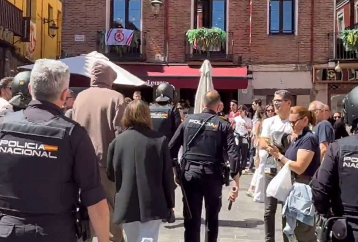 Gerard Piqué y Clara Chía vivieron un momento tenso en España