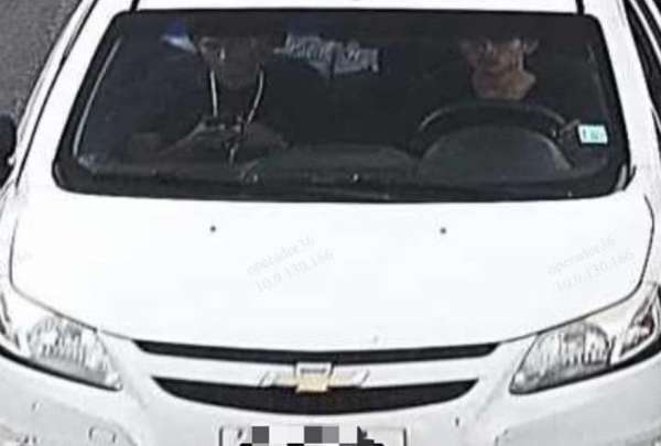 Los dos delincuentes que agredieron a los agentes de tránsito son buscados por la Policía Nacional.