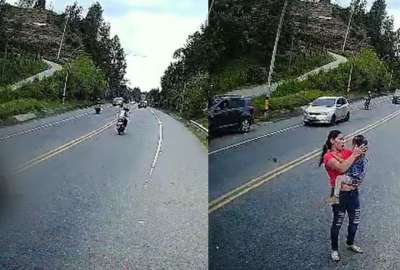 En un sorprendente video se muestra c&oacute;mo dos motos atropellan a una ni&ntilde;a 