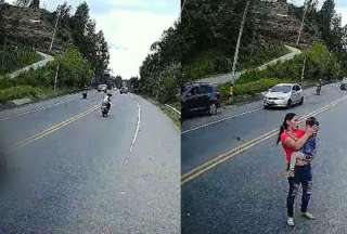 Una ni&ntilde;a se salv&oacute; de milagro tras ser arrollada por dos motos