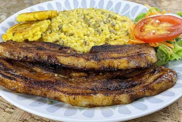 Un restaurante en Guayaquil vender&aacute; arroz moro y costilla por un centavo por inauguraci&oacute;n.