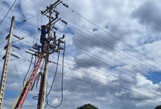 Ecuador prev&eacute; incorporaci&oacute;n de una barcaza adicional para mitigar crisis energ&eacute;tica