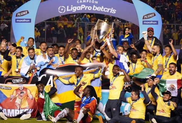 Aucas rompi&oacute; la historia del f&uacute;tbol ecuatoriano: campe&oacute;n por primera vez