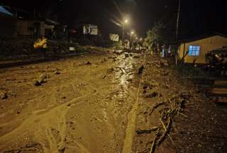 Desborde de una quebrada inhabilita v&iacute;as y afecta viviendas en El Chaco