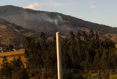 Personal del Cuerpo de Bomberos y ECU911 atienden dos incendios forestales.