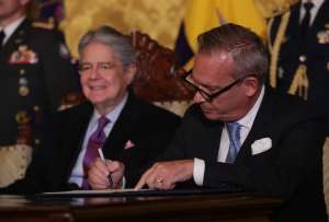 Andr&eacute;s Seminario (der.) fue nombrado como Secretario de Comunicaci&oacute;n en reemplazo de Leonardo Laso.